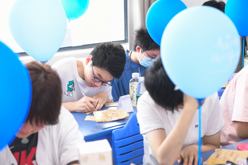 118146196r7980ea633216a9b2fe1567.jpg