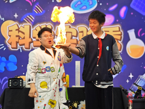 探索科学奥秘，点燃智慧火花——记三灶实验中学科学秀活动